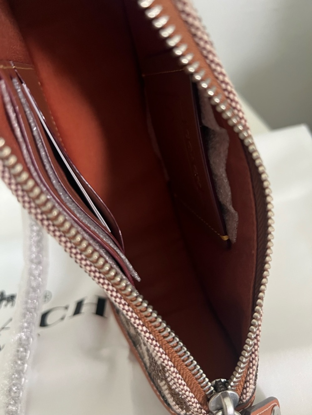 Coach Swinger Bag 20
With Chain In Crystal Signature Jacquard - Picture 2 of 8